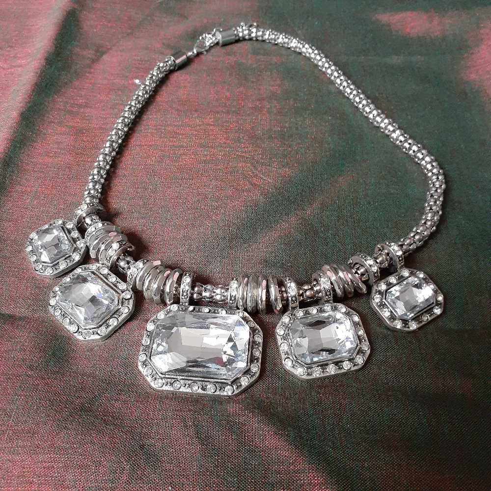 5 stone statement necklace